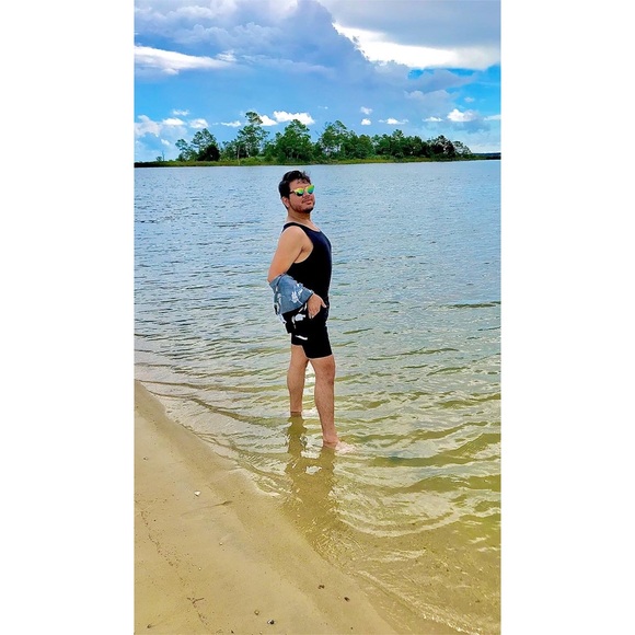 Meet your Posher, Carlos - Picture 2 of 4